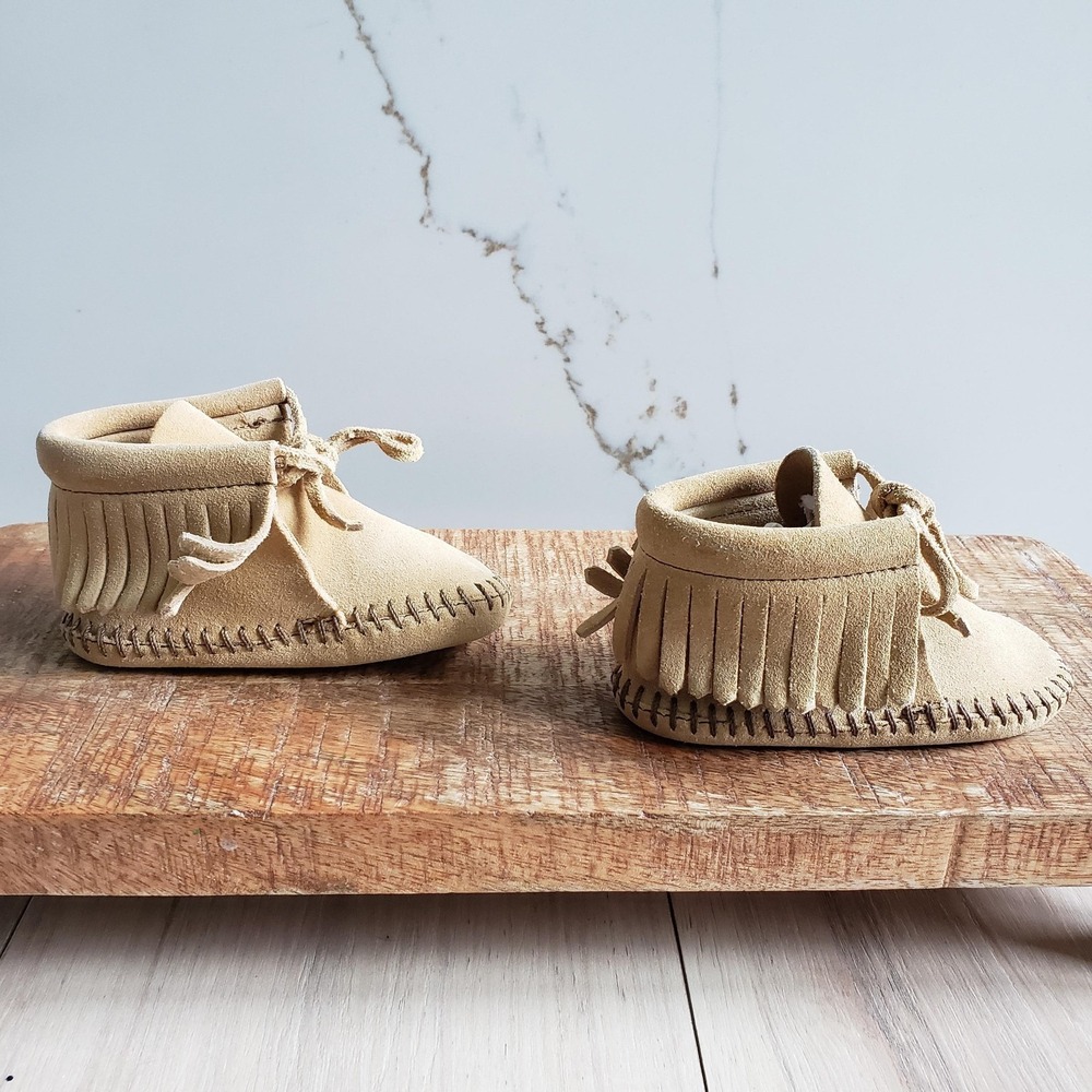 Minnetonka Moccasins Girls 4 Beige Suede Fringe‎ Ankle Soft Sole Western
